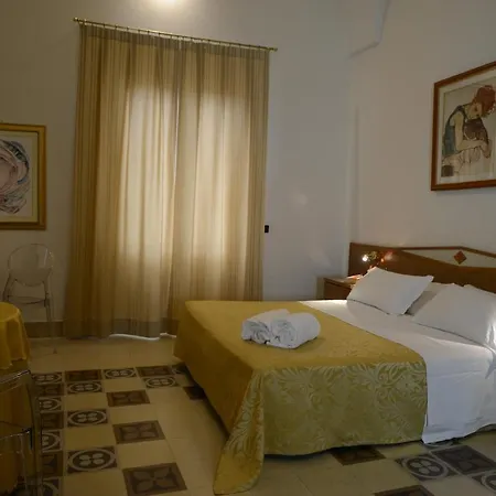 Hotel Italia 3*