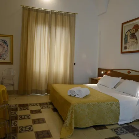 Hotell Italia 3*