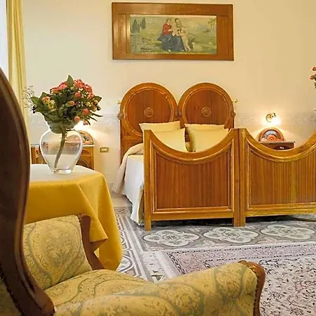 Italia Hotel 3*