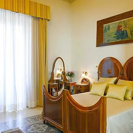 Italia Hotel 3*